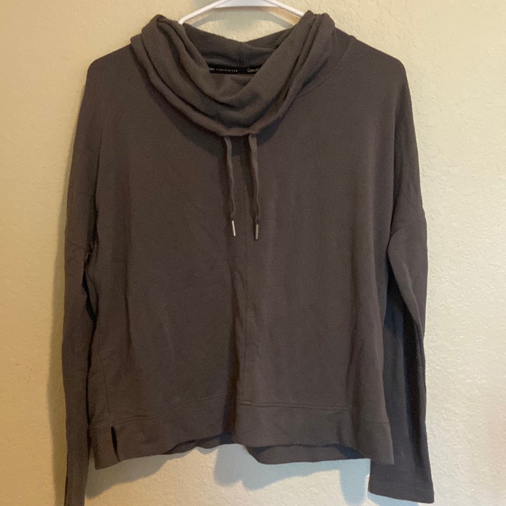 Calvin Klein Sweater. Slightly worn. Good condition. Super comfy